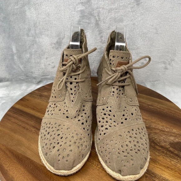Toms Shoes Womens 9.5 Desert Taupe Laser Cut Suede Espadrille Ankle Booties - Picture 4 of 13